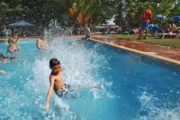 Schwimmbad Sommer Badespass 9415400